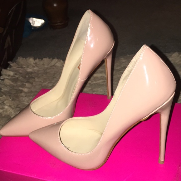 Nude, pointy toed, 6inch stiletto heels - Picture 2 of 2